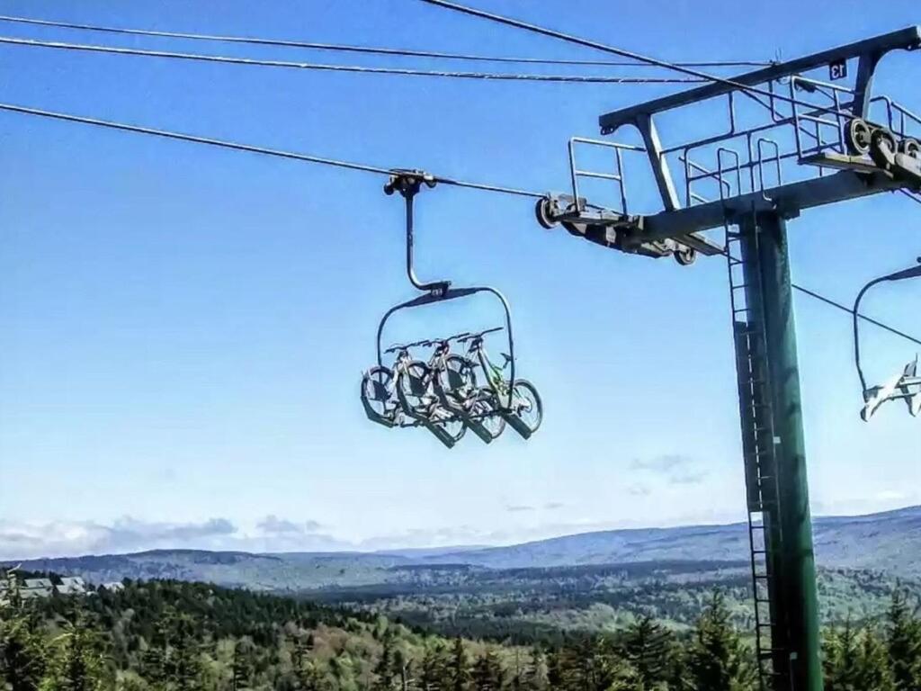 סנואושו Enjoy The Long Range View, Ski In N Out Top Of The Mountain Condo מראה חיצוני תמונה
